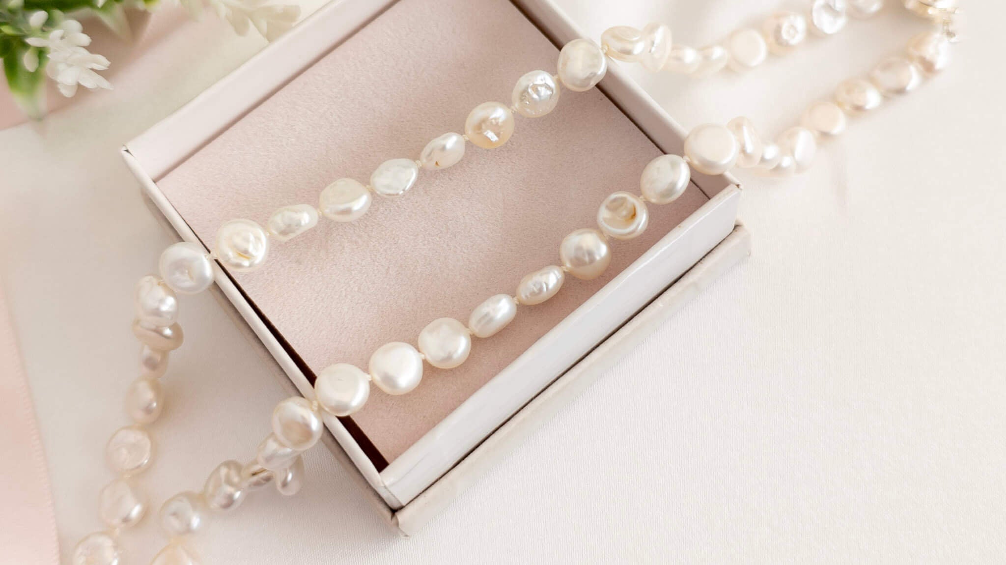 Button style Pearl Necklace
