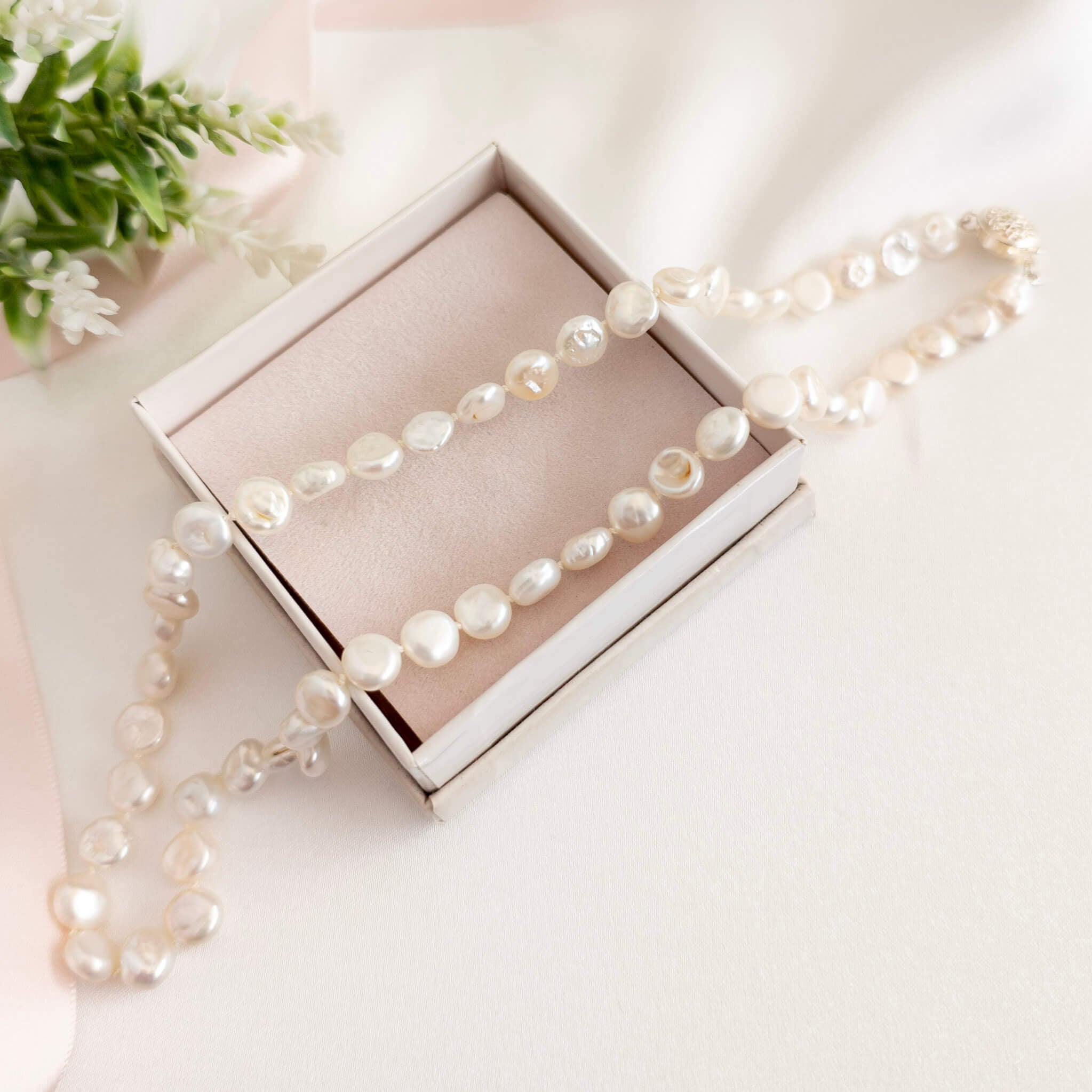 Button style Pearl Necklace