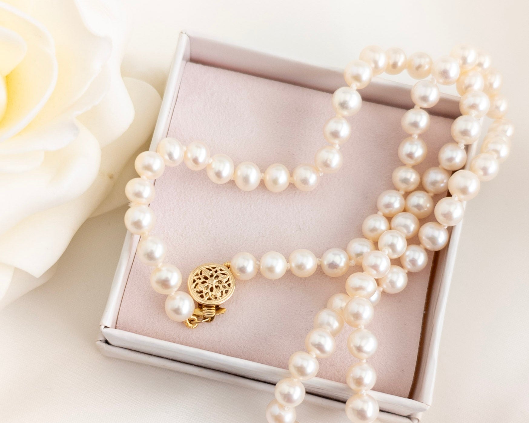 handmade pearl necklace