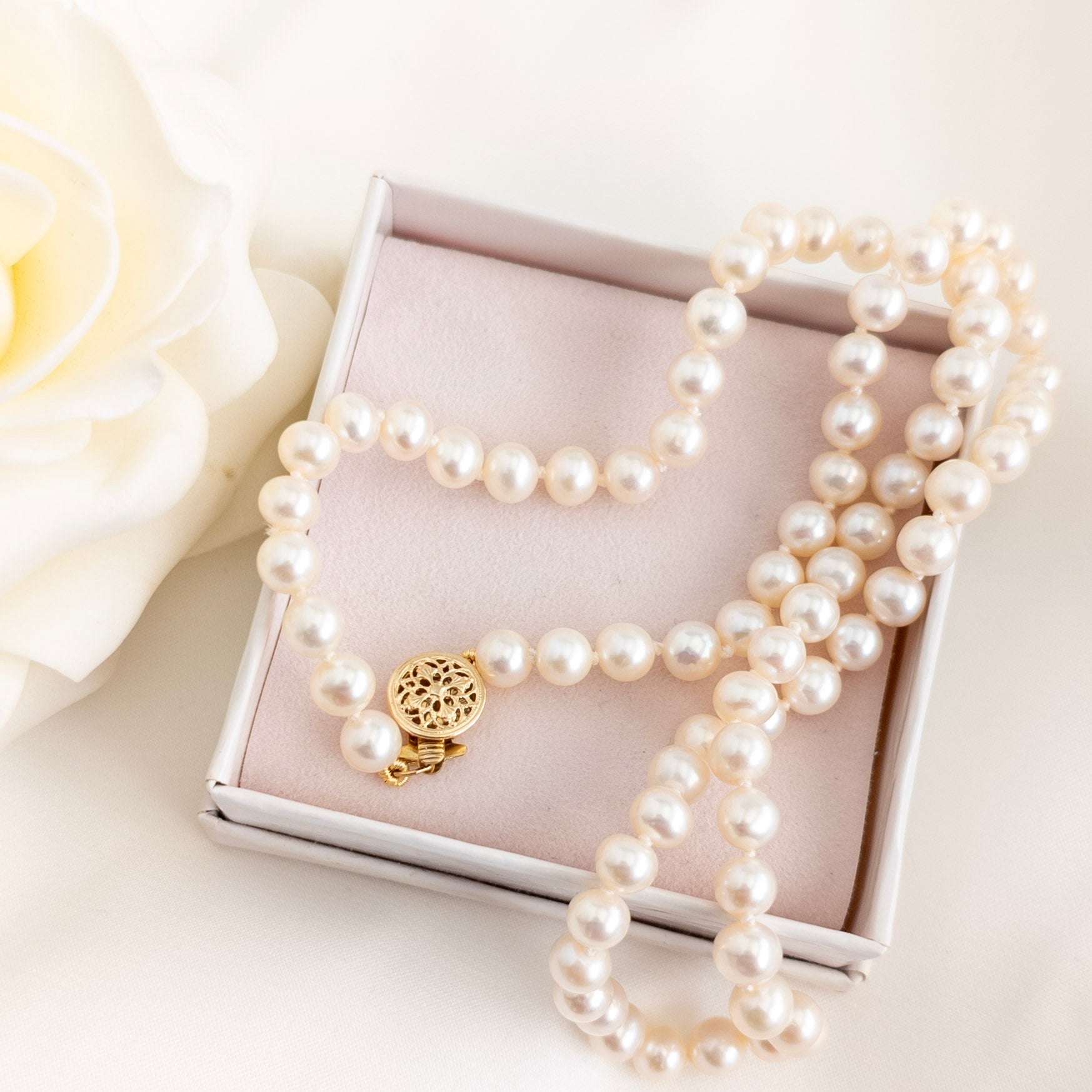 handmade pearl necklace