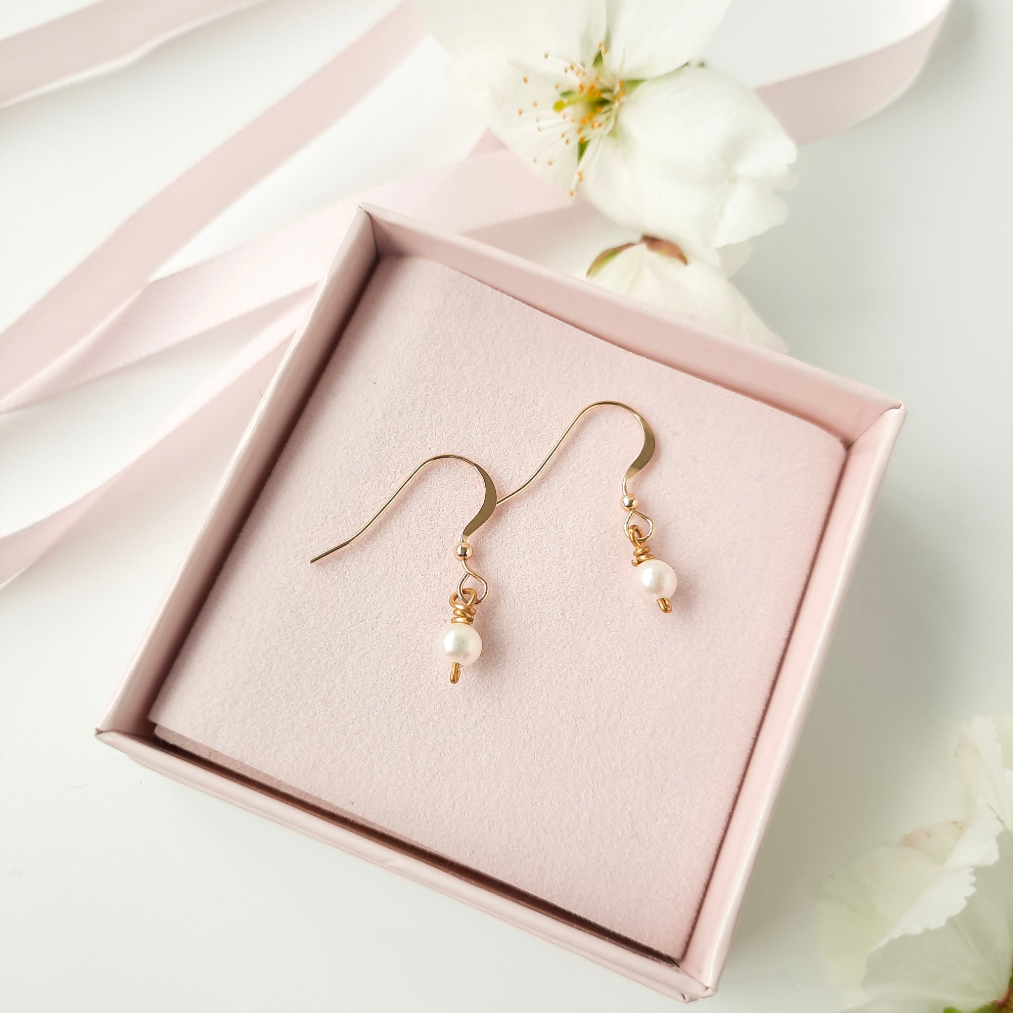 gold pearl drop earrings