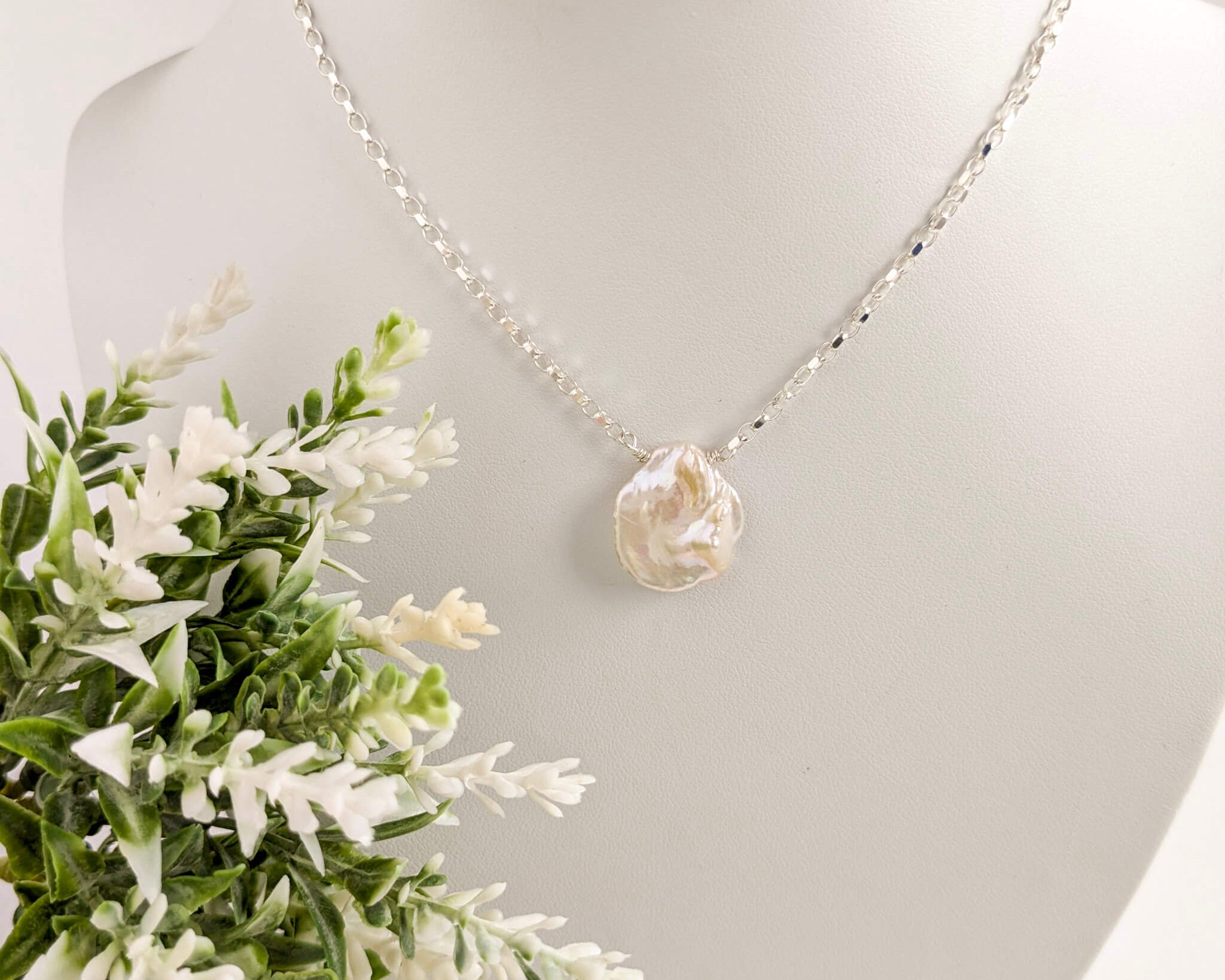 keshi pendant necklace