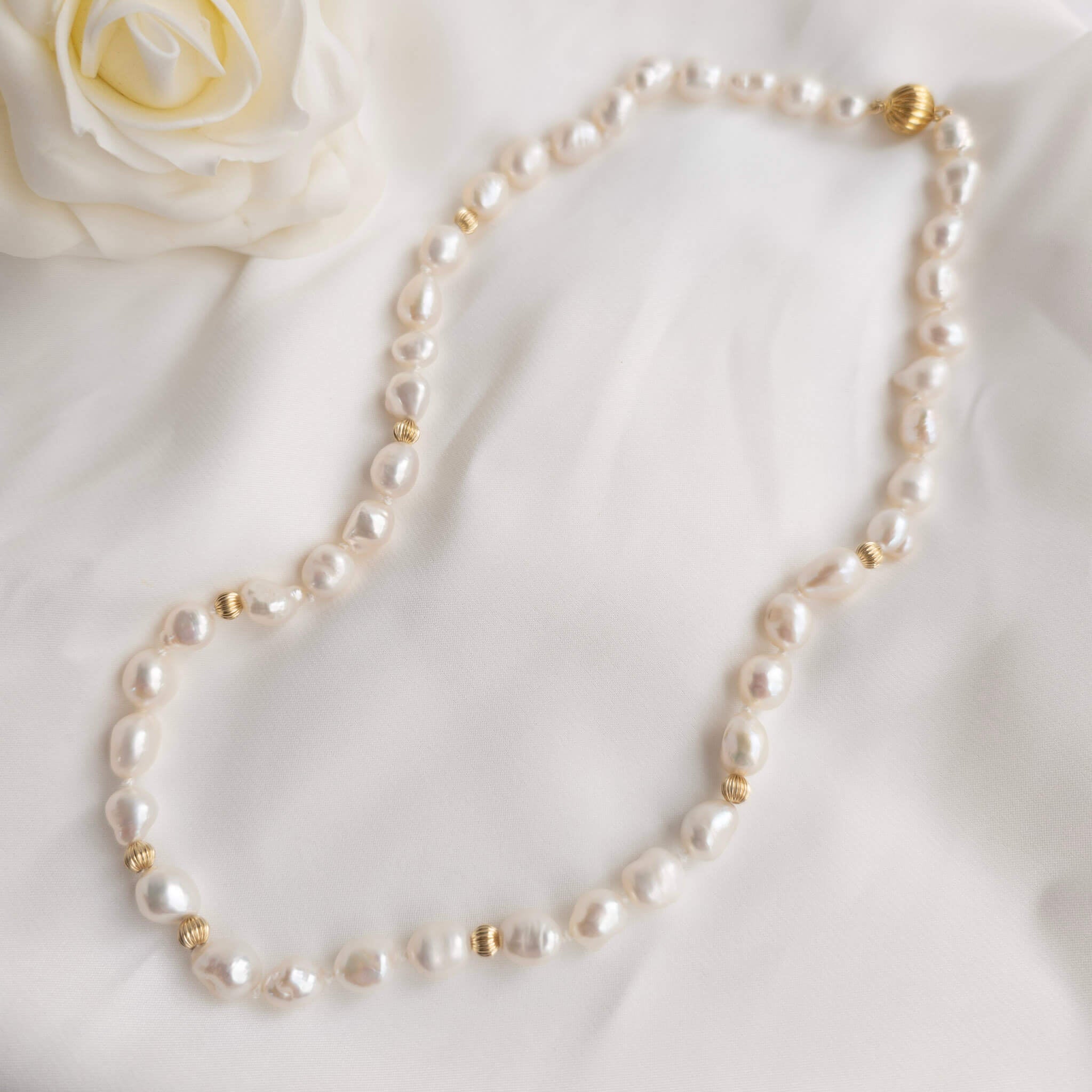Baroque pearl necklace with gold beads