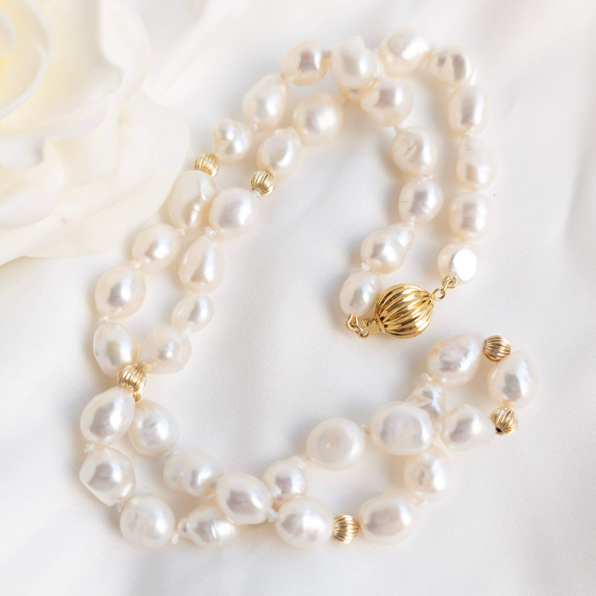 Baroque pearl necklace with gold beads