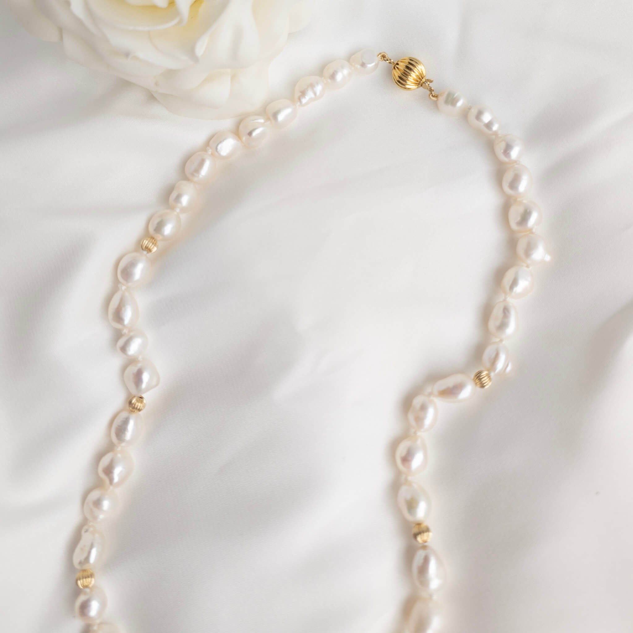Baroque pearl necklace with gold beads