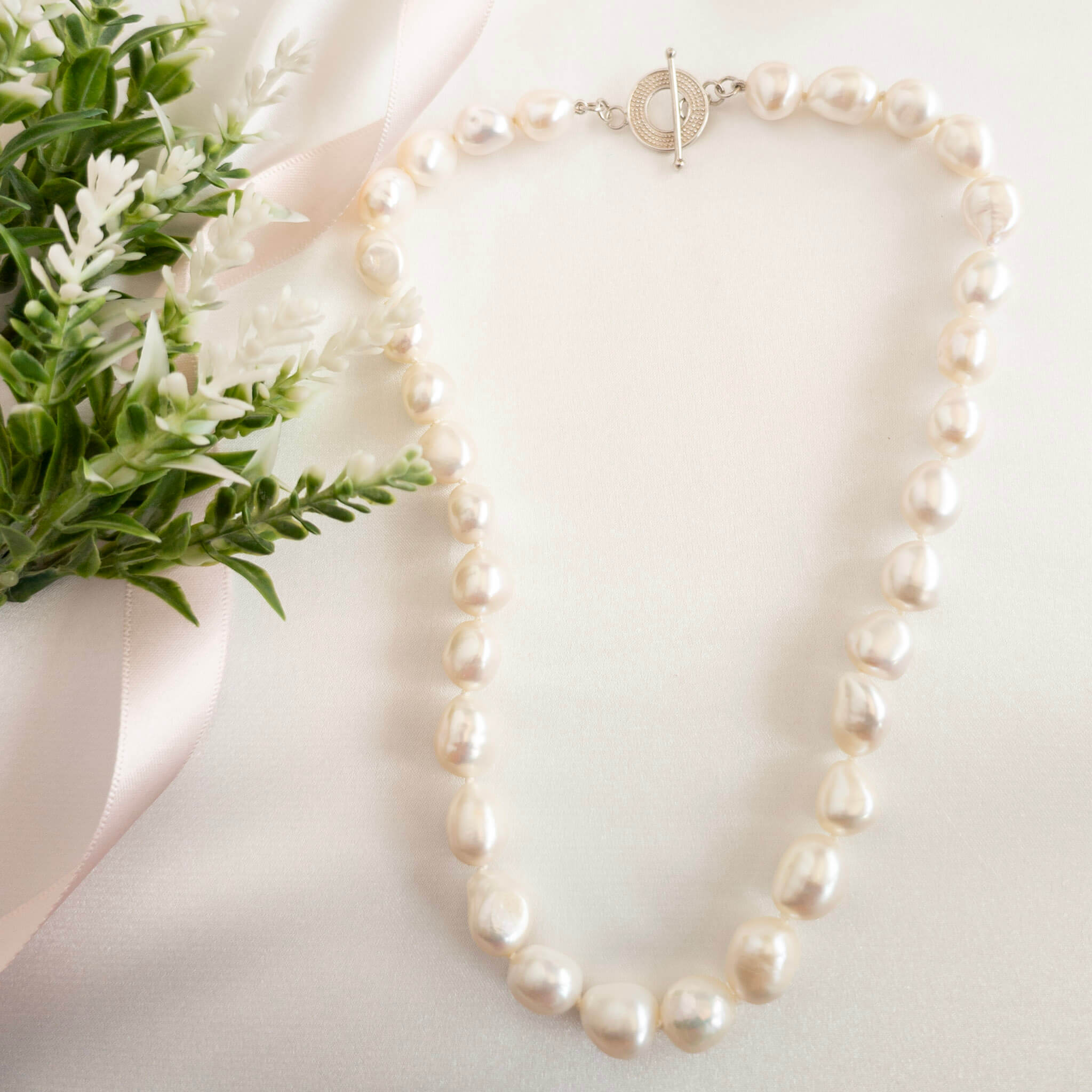 Chunky Relaxed Pearl Necklace