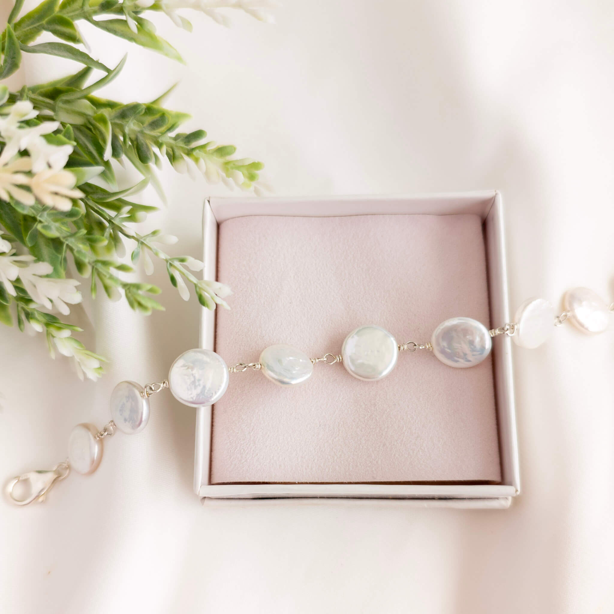 Coin shape pearl bracelet