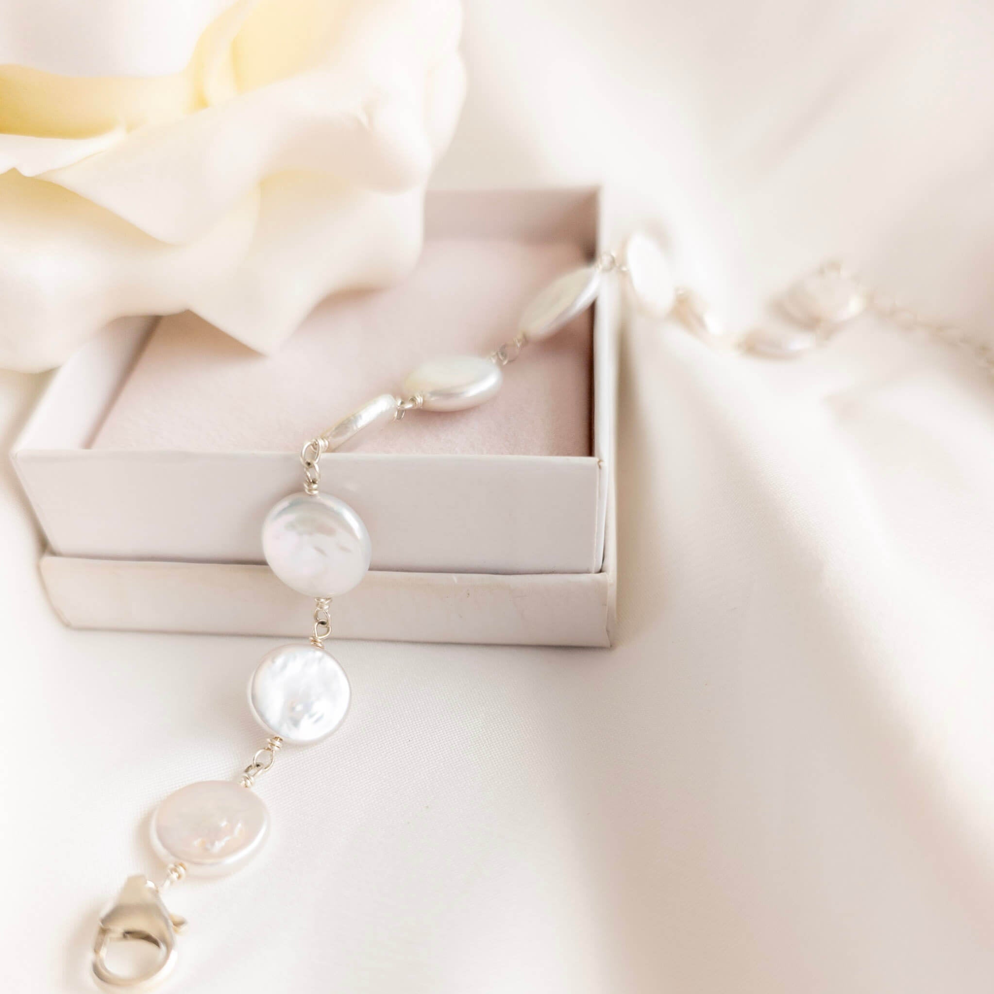 Coin shape pearl bracelet