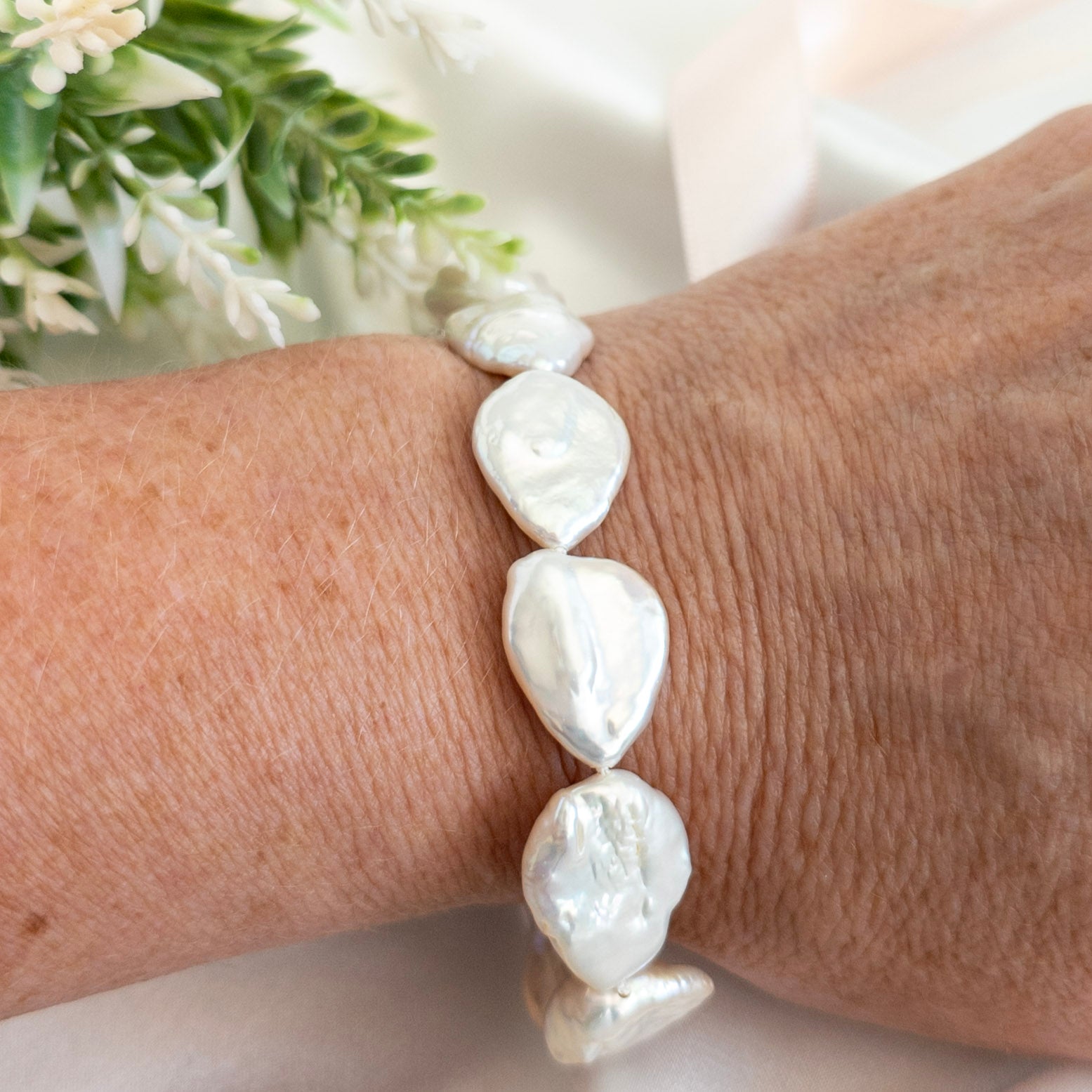 Flat teardrop pearl bracelet