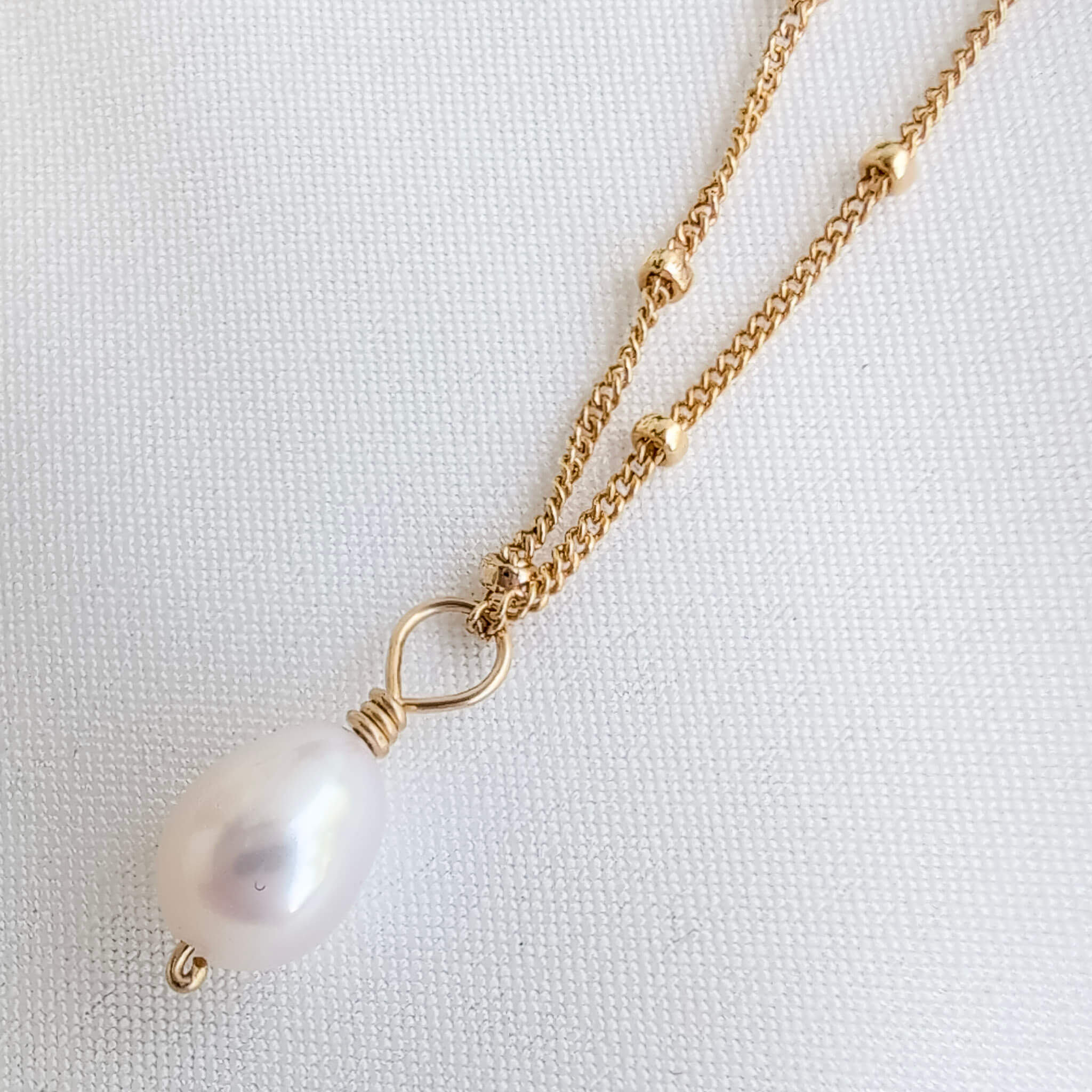 Gold pearl pendant