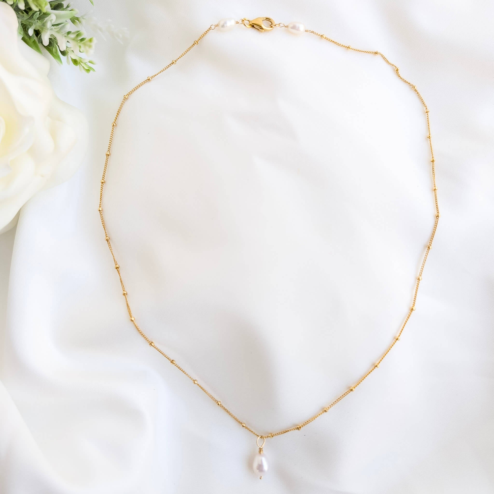 Gold pearl pendant