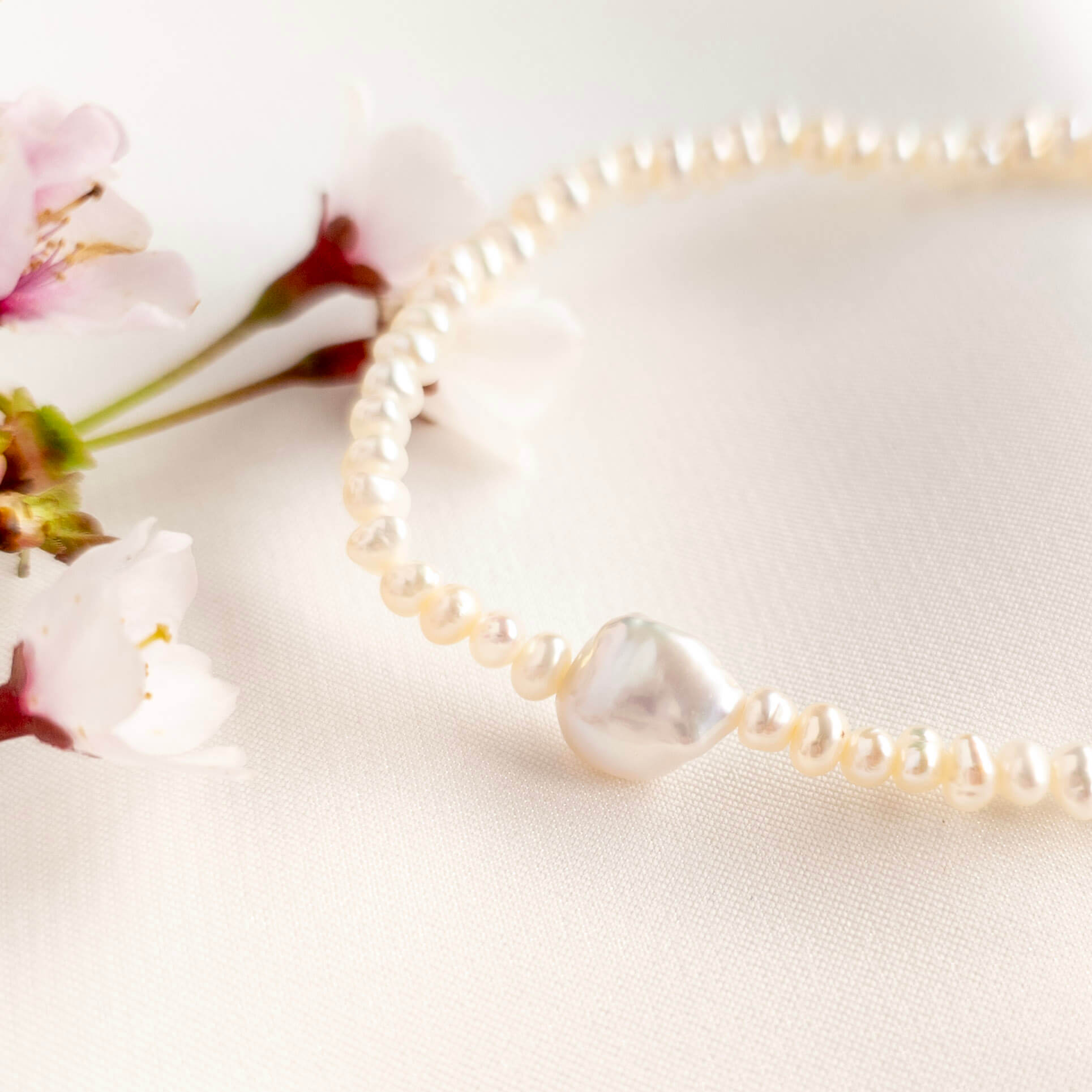 Mini Pearl elasticated Bracelet