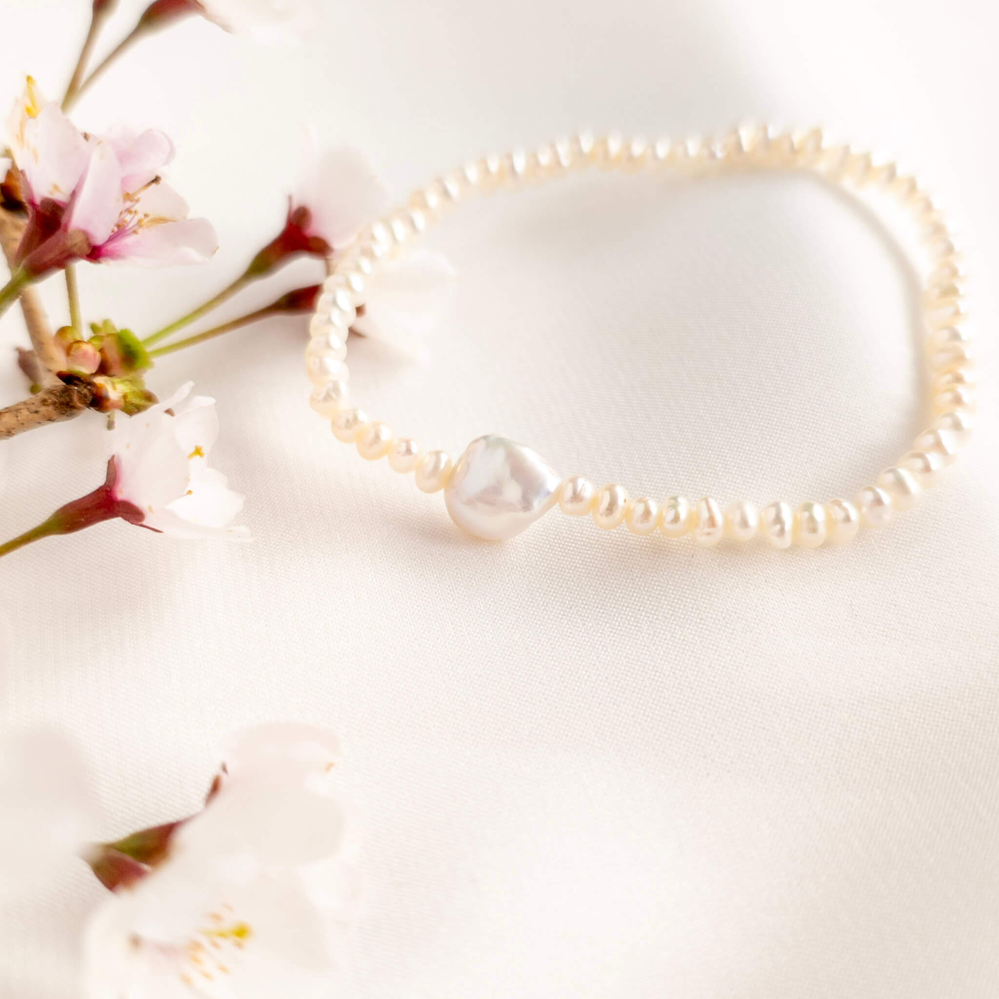 Mini Pearl elasticated Bracelet
