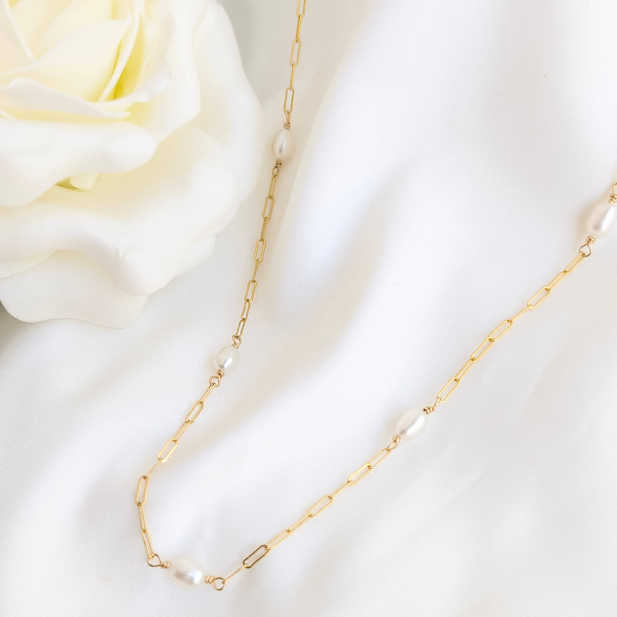 Gold chain necklace with 5 pearls