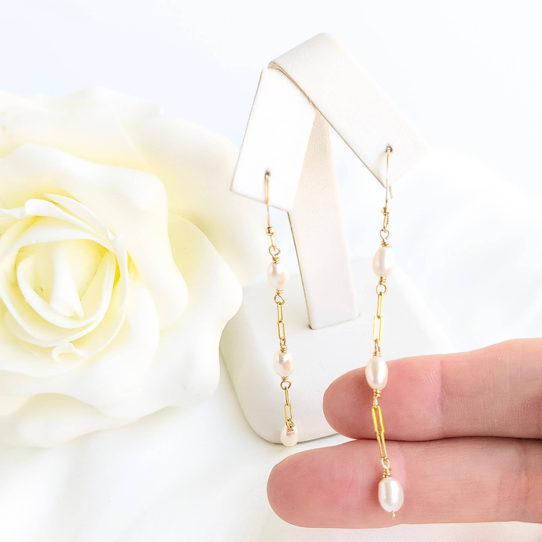 Gold chain drop pearl earrings