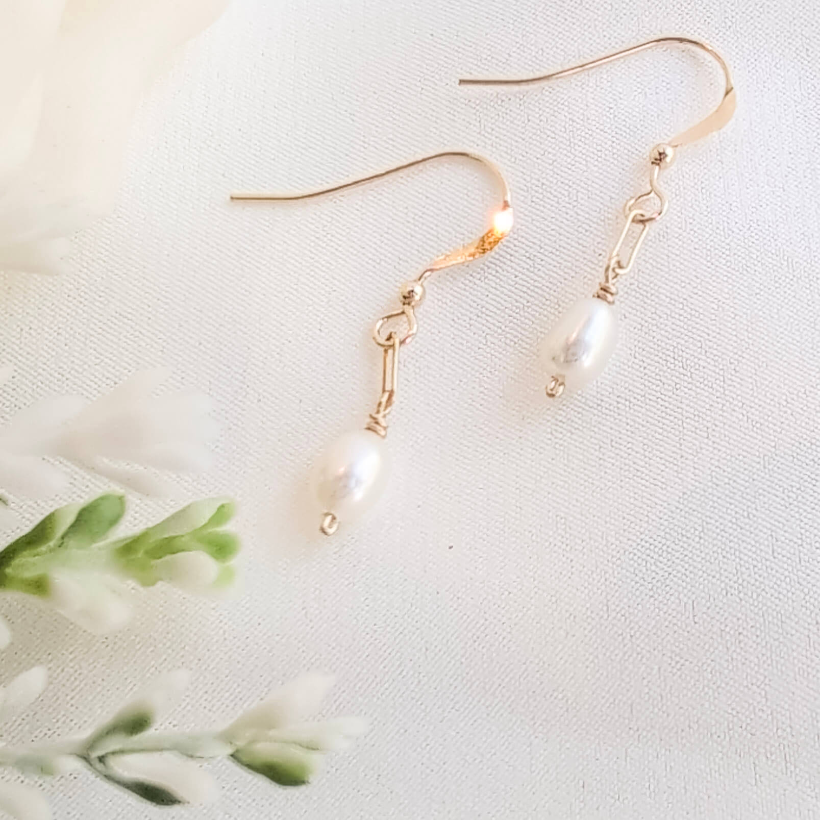 Gold chain drop pearl earrings