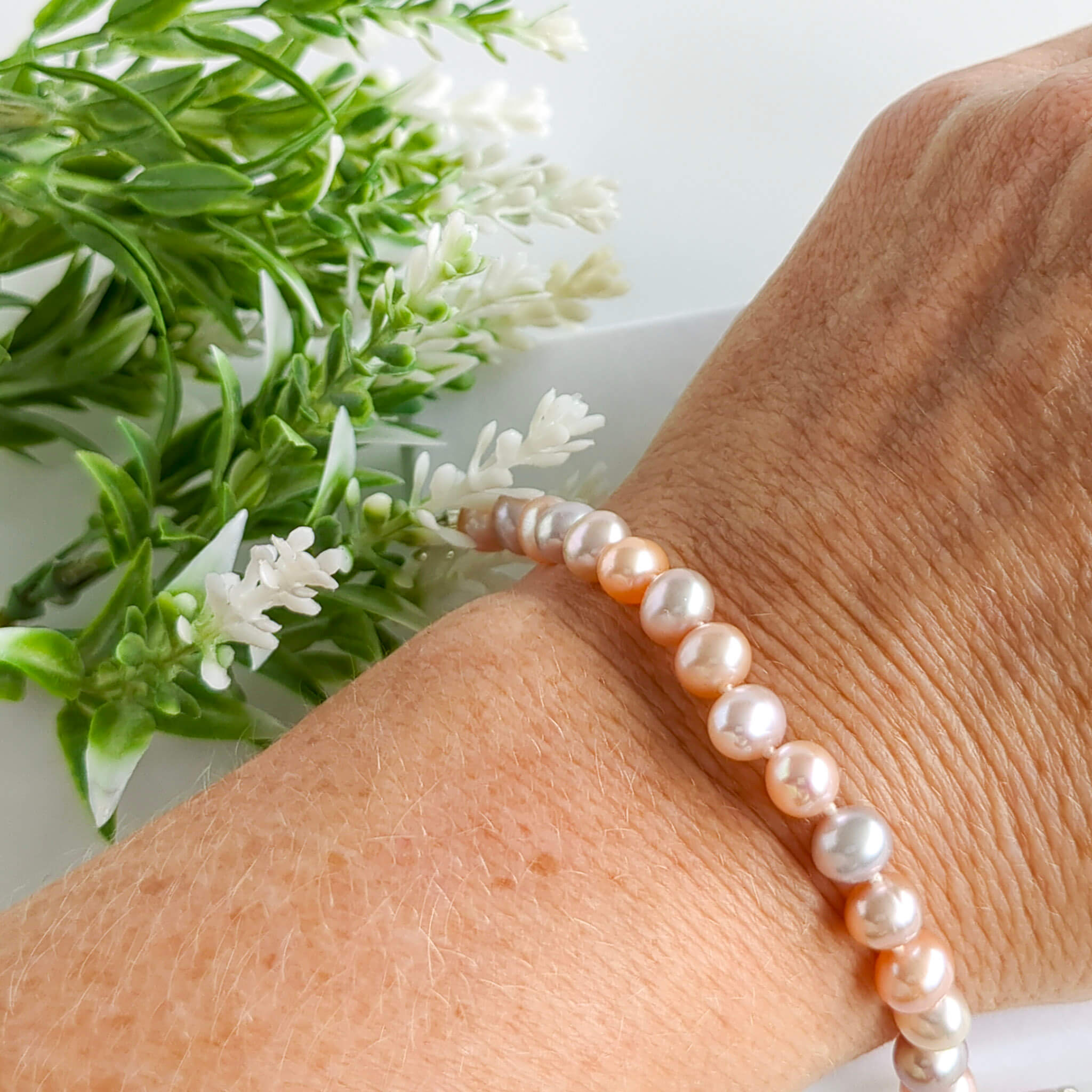 Pearl bracelet with pink, lilac and peach pearls
