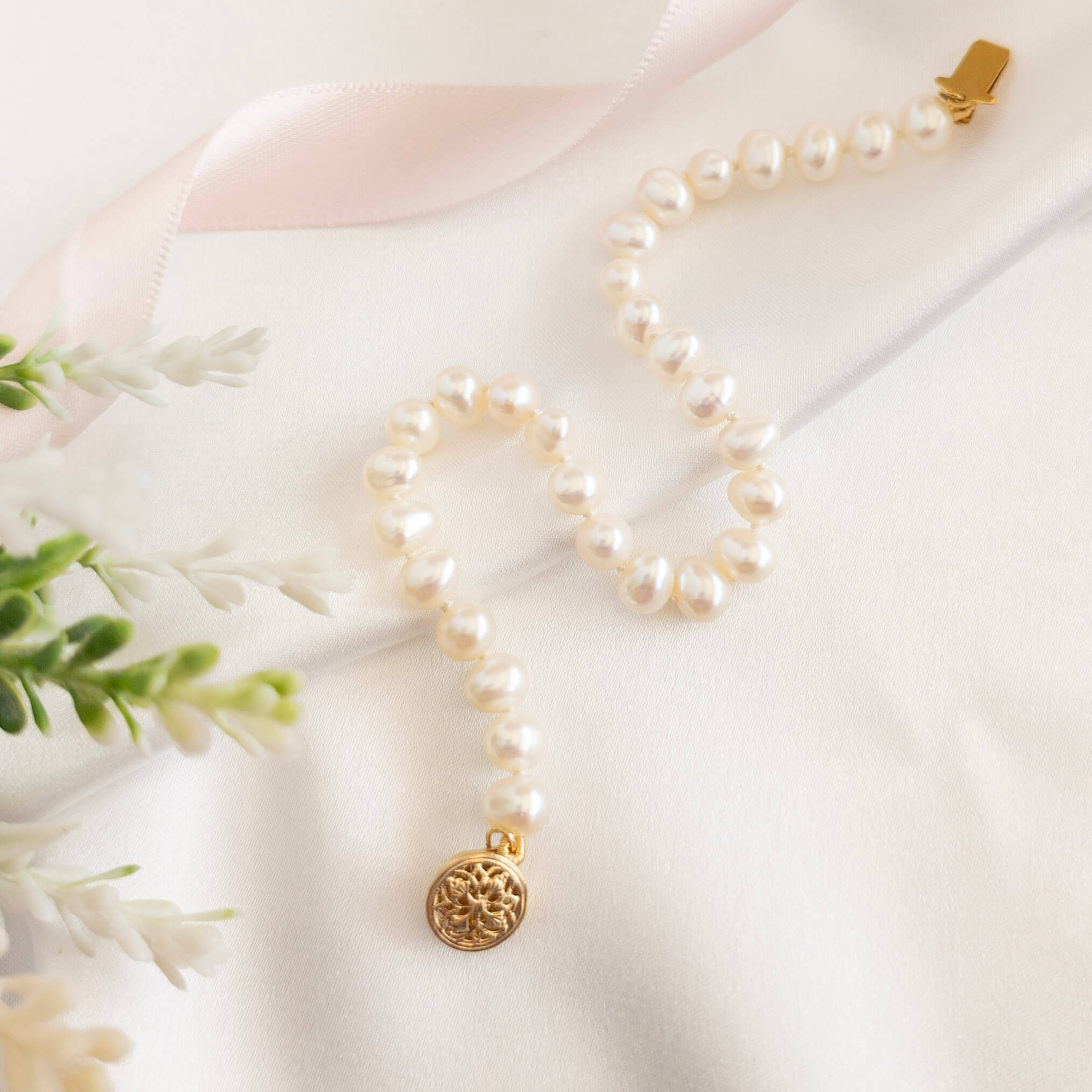 Pearl Bracelet with Gold Clasp