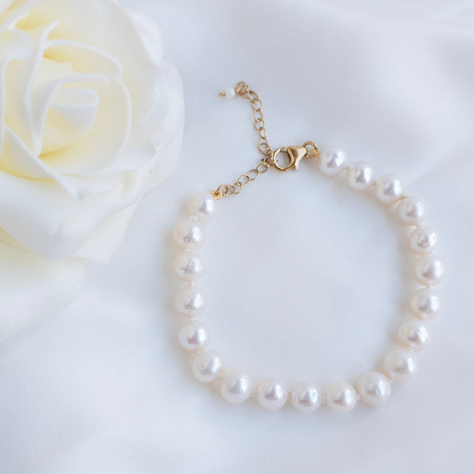 Handmade pearl bracelet