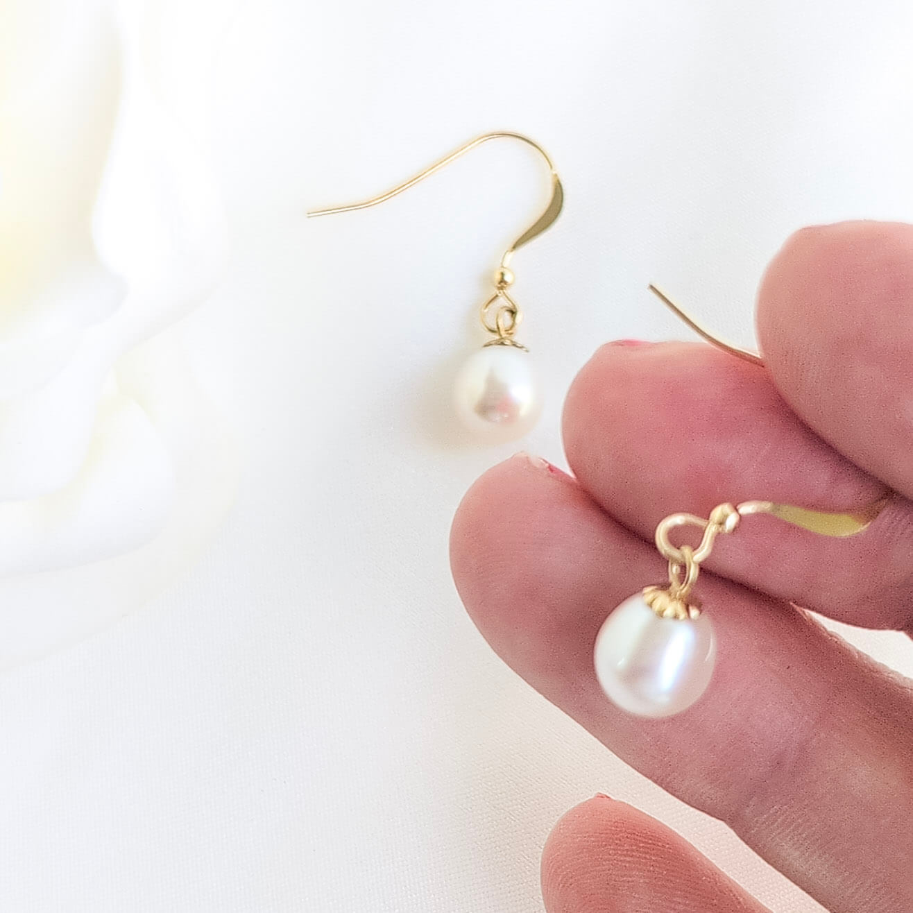 Teardrop pearl earrings