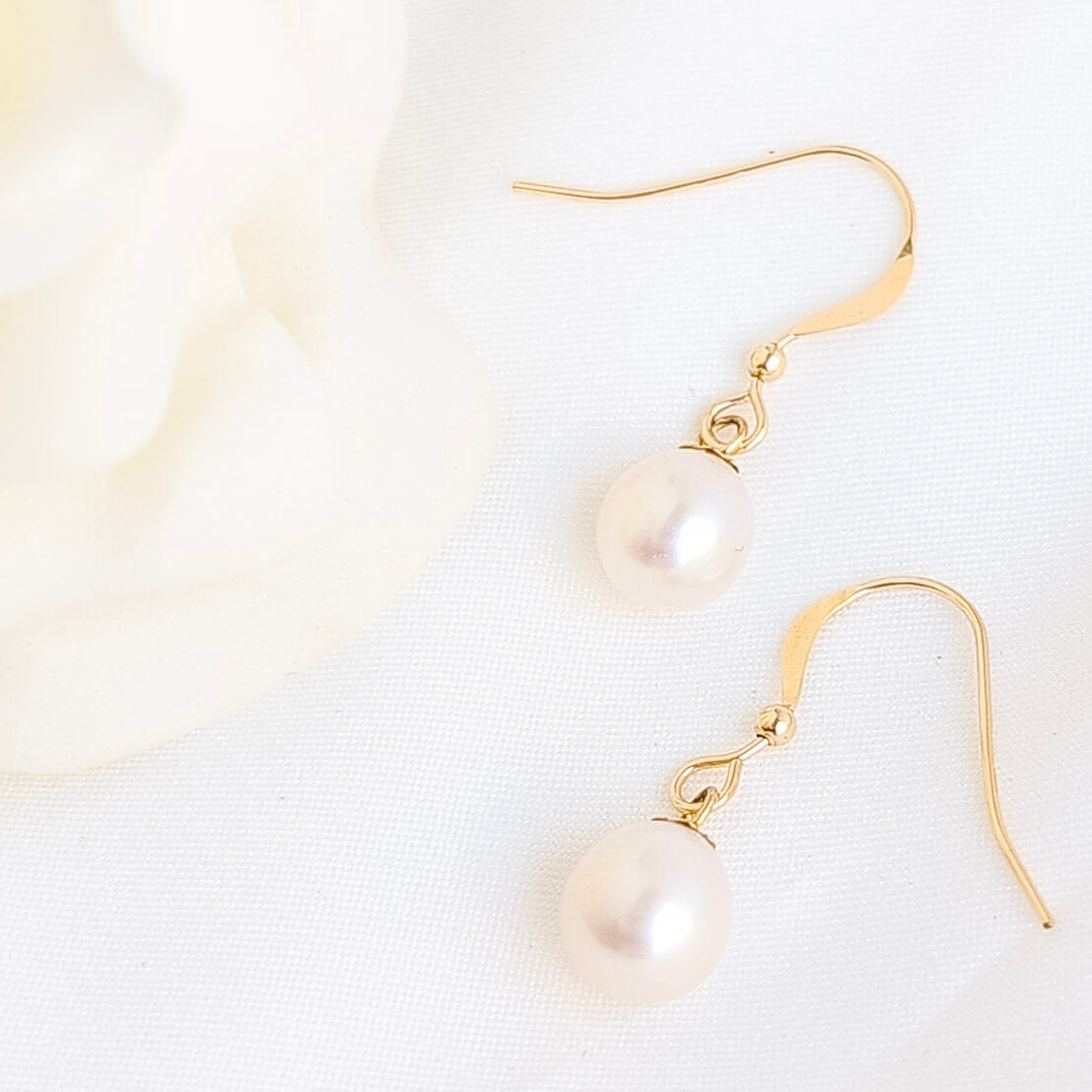 Teardrop pearl earrings
