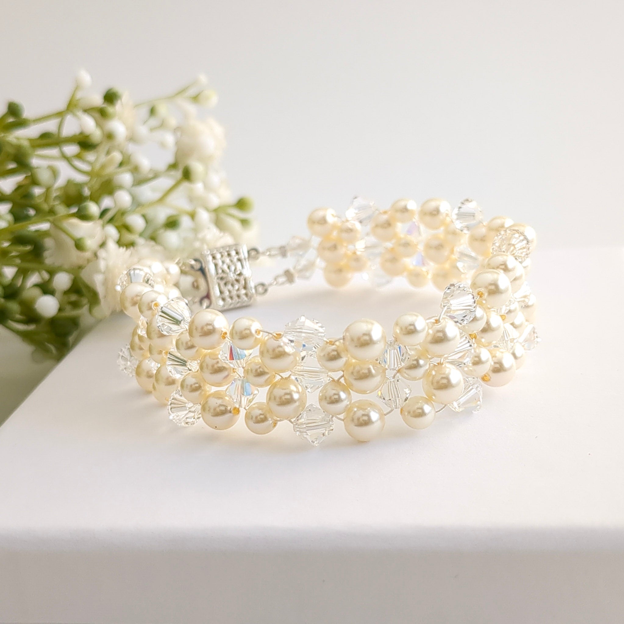 Wide pearl bracelet