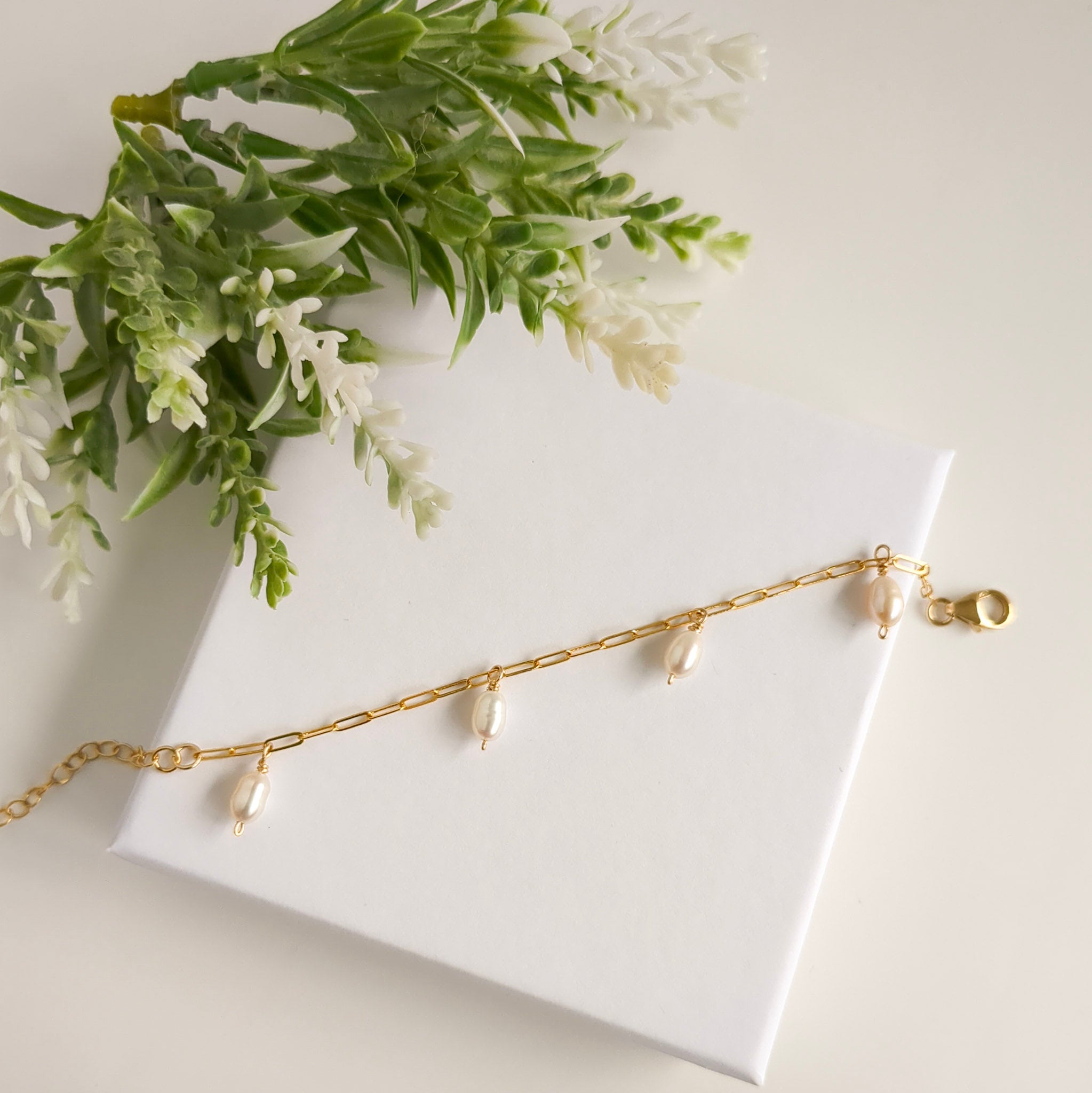Gold Chain Bracelet with pearl drops
