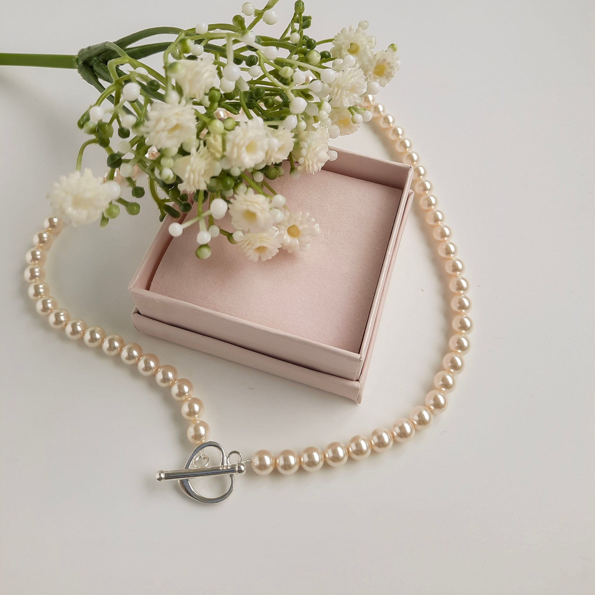 Pearl necklace with heart clasp