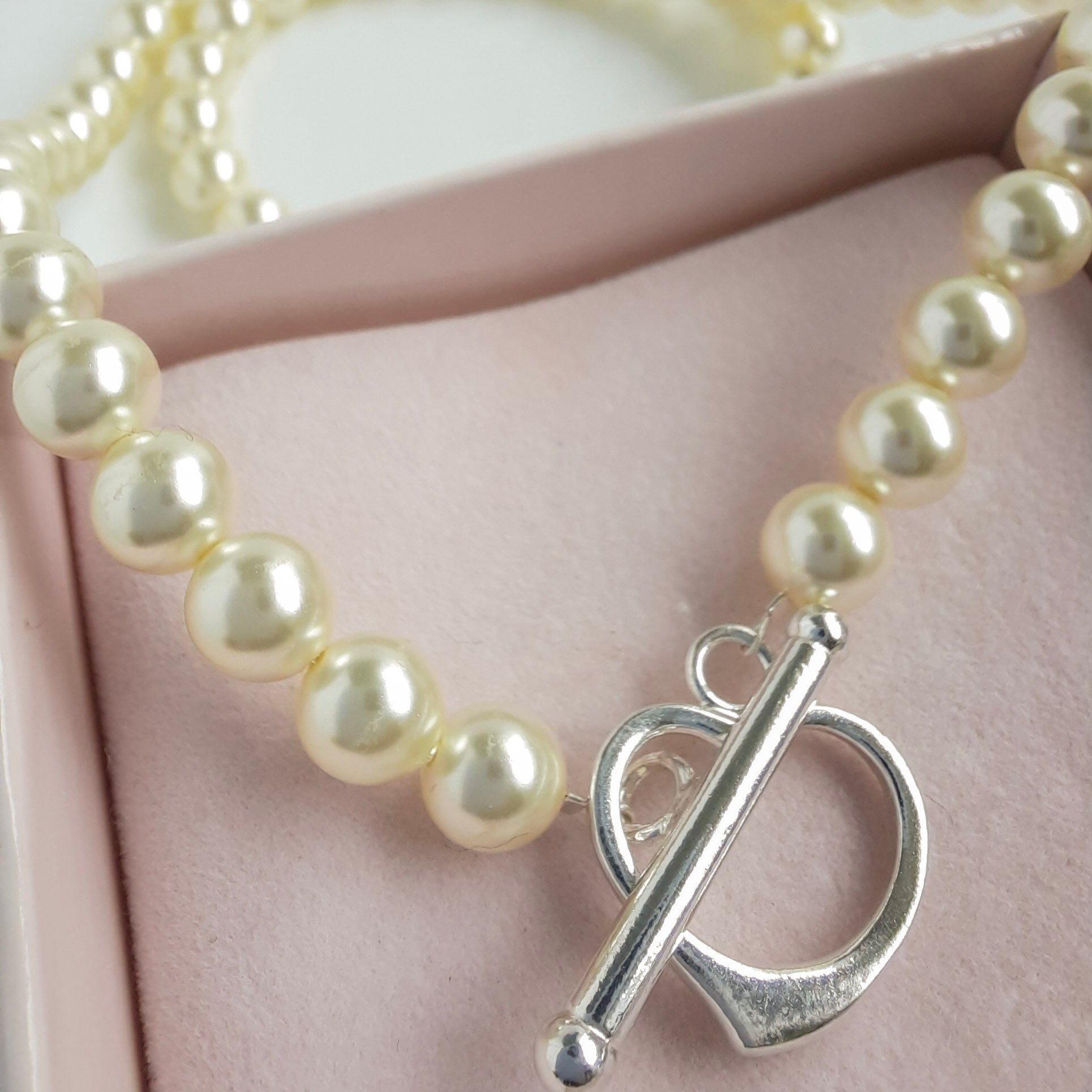 Pearl necklace with heart clasp