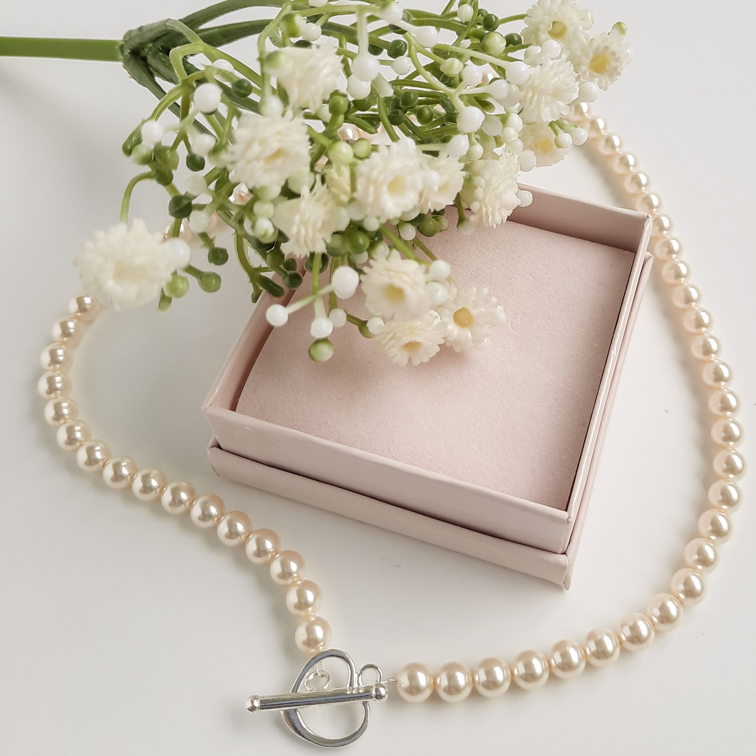 Pearl necklace with heart clasp