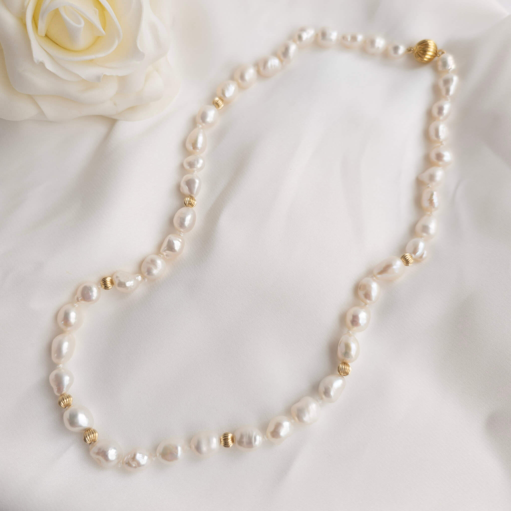 Baroque pearl necklace with gold beads