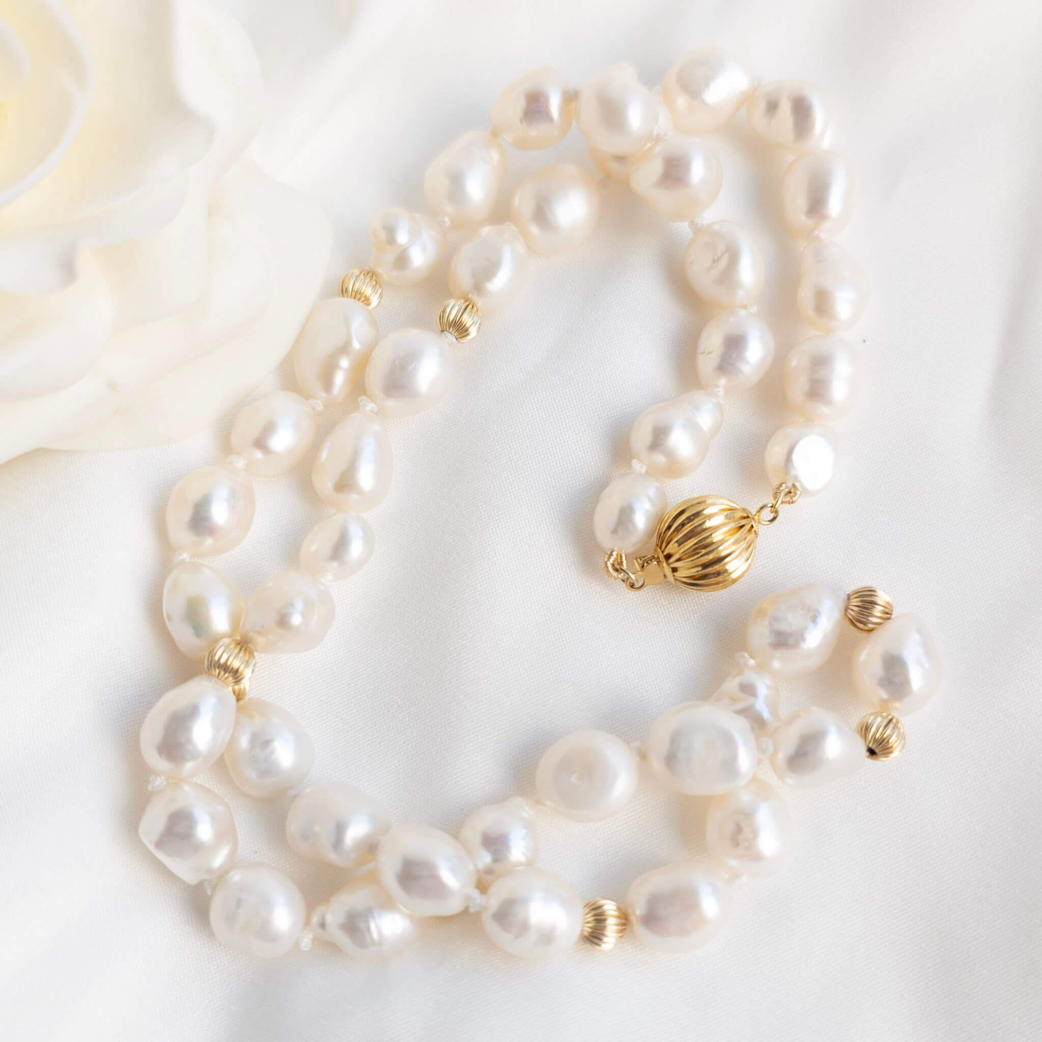 Baroque pearl necklace with gold beads