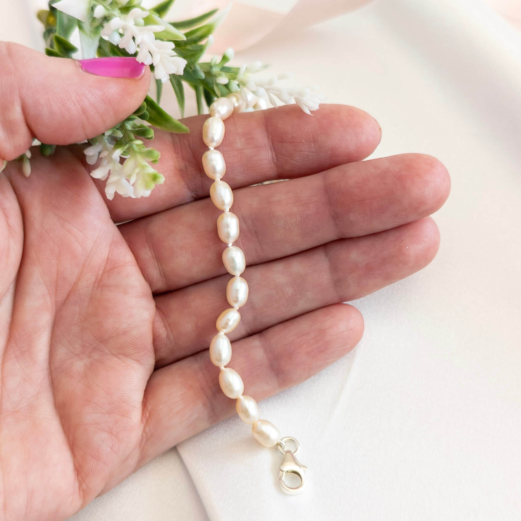 Contemporary pearl bracelet