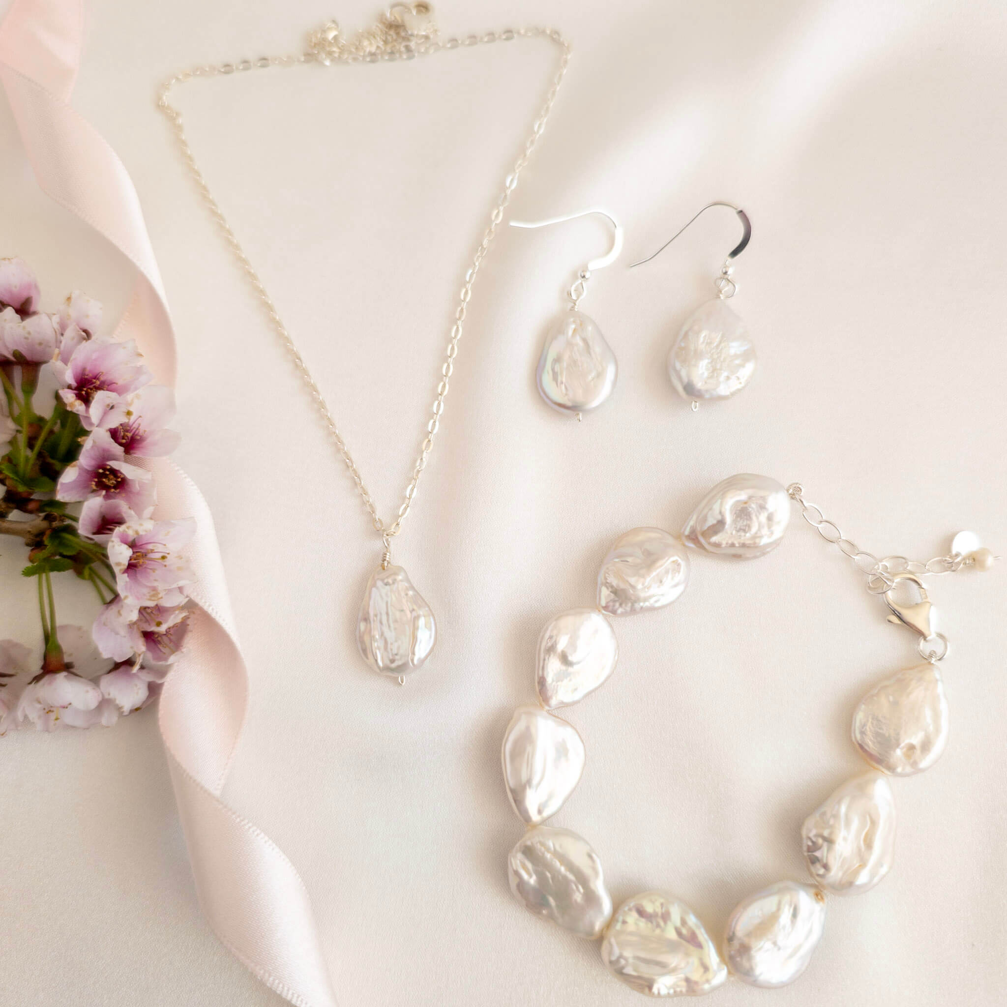 Flat teardrop pearl jewellery set