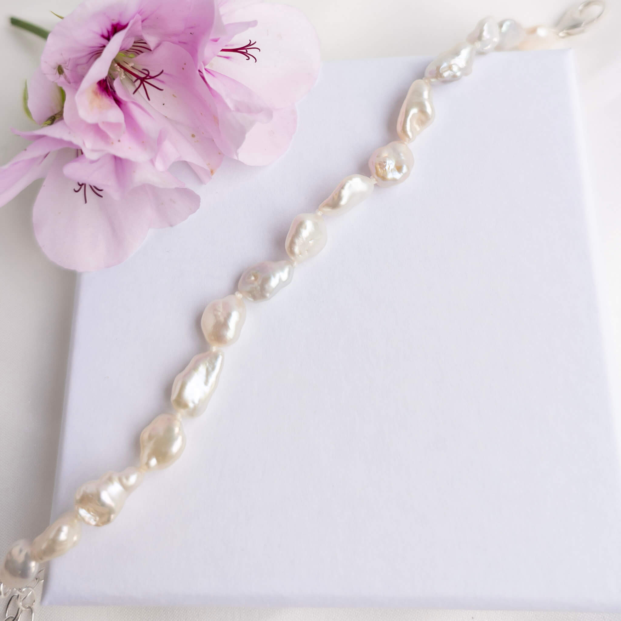 Keshi baroque pearl bracelet