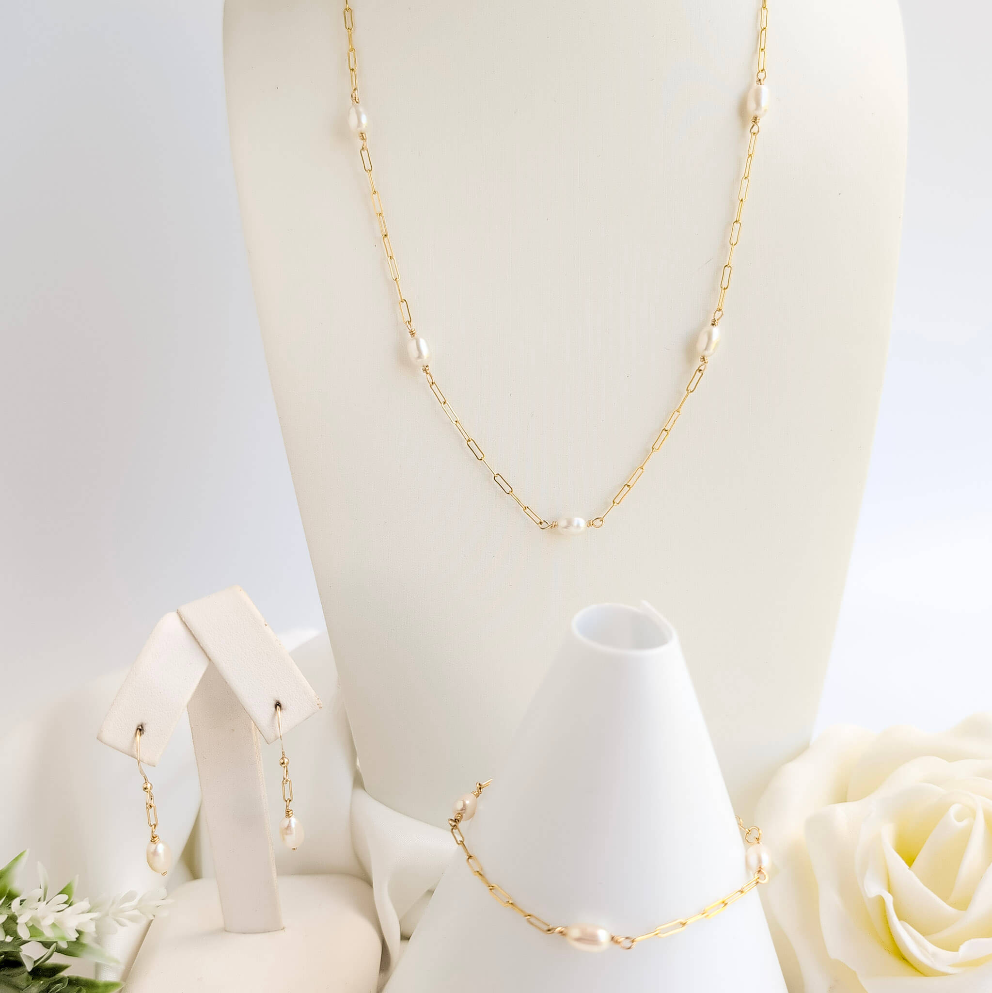 Gold chain pearl jewellery set