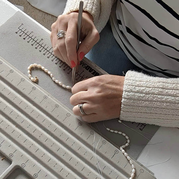 making a pearl choker necklace