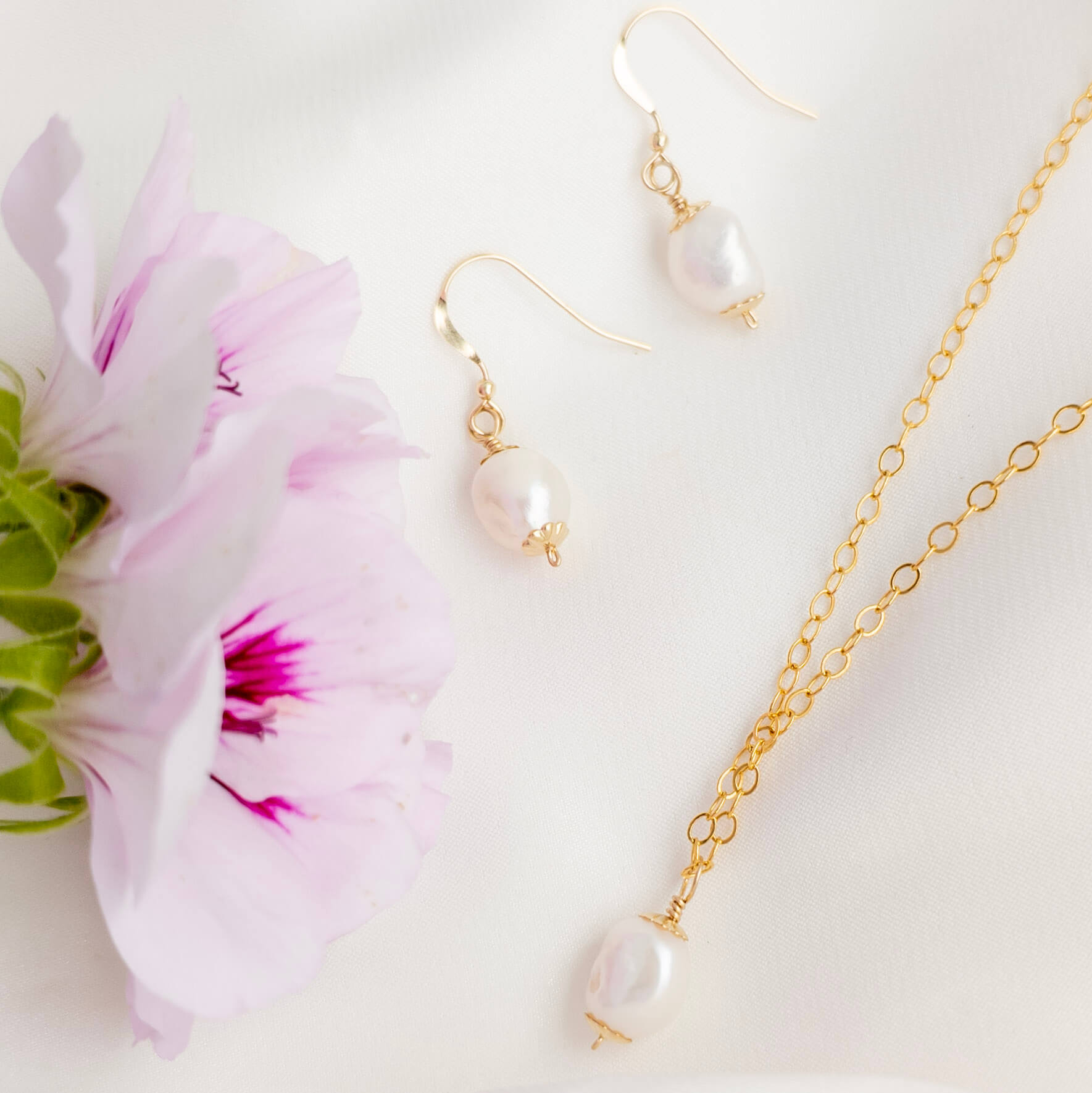 Vintage style pearl set