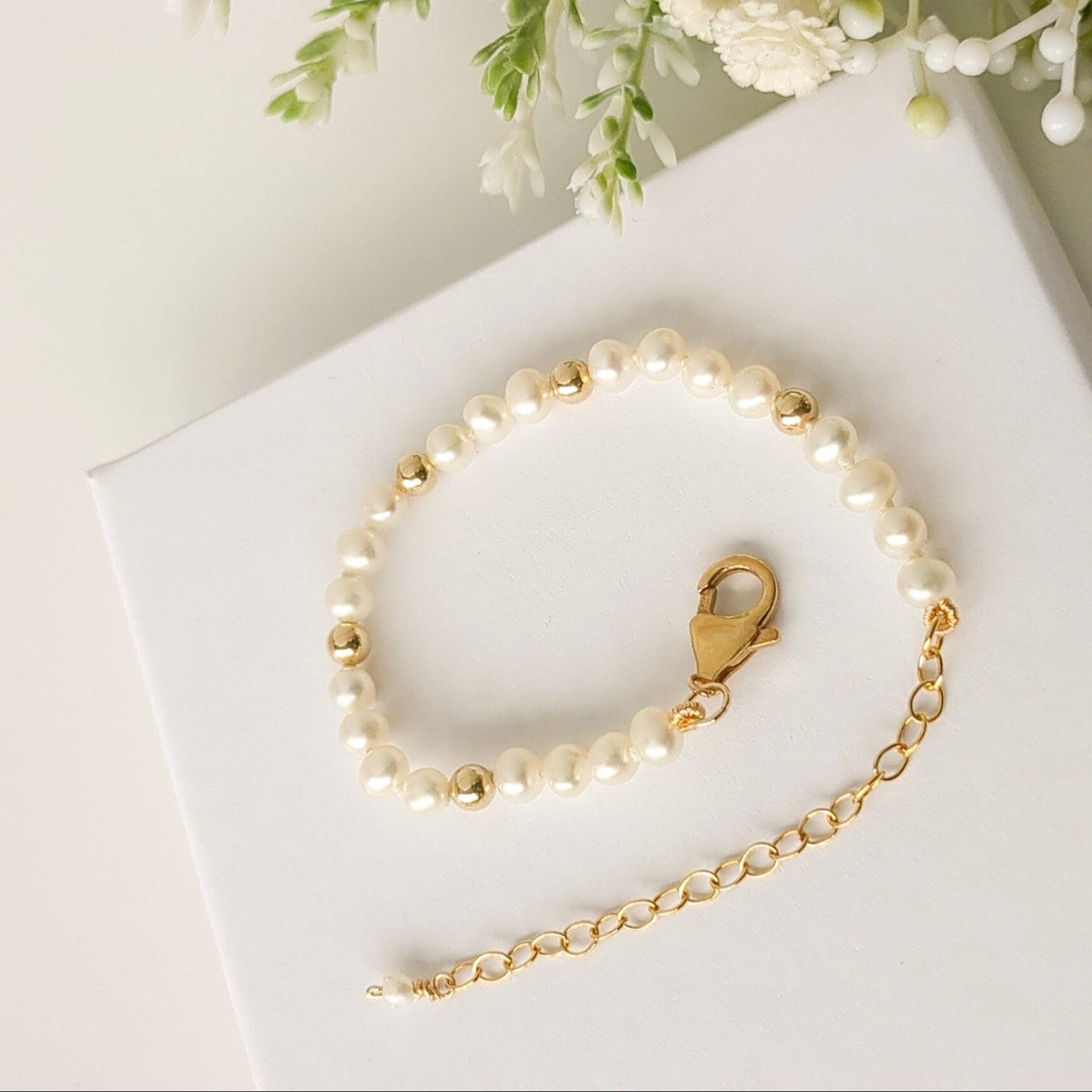 Pearl & Gold Bracelet