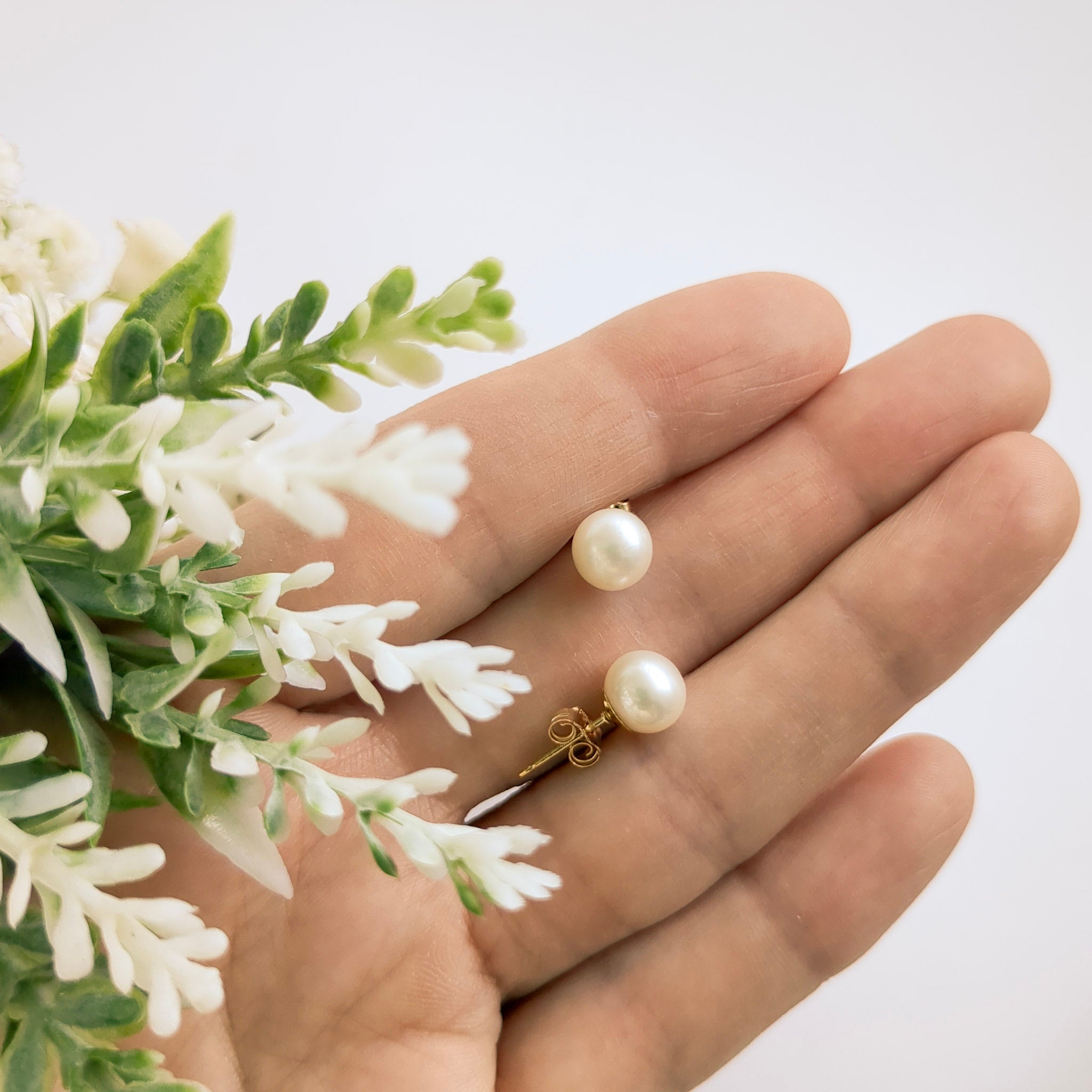 Freshwater Pearl Stud Earrings - Watermeadow Lane Jewellery